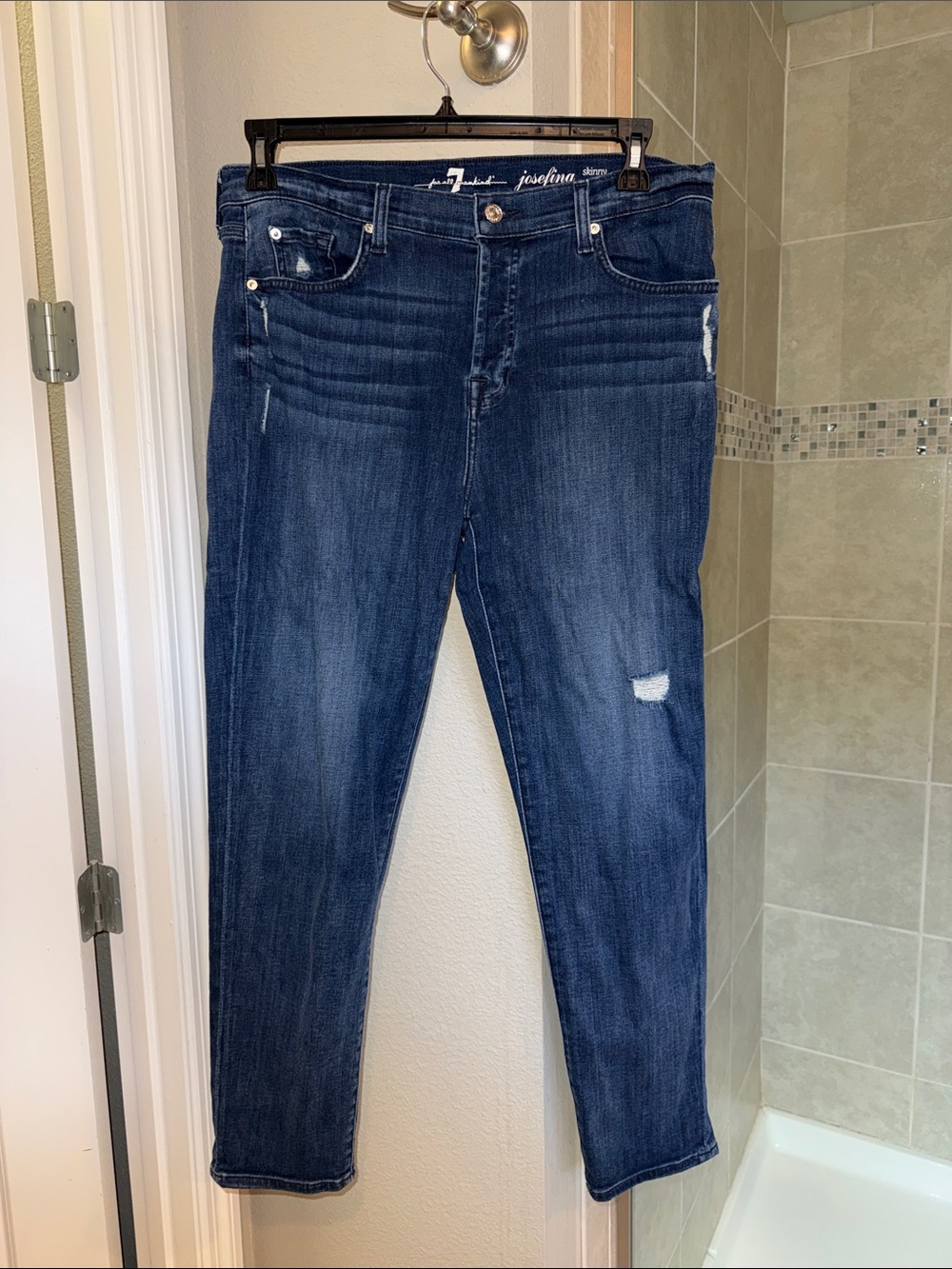 7 for all Mankind Skinny boyfriend Josefina Jeans Size 31 with 4 buttons closure